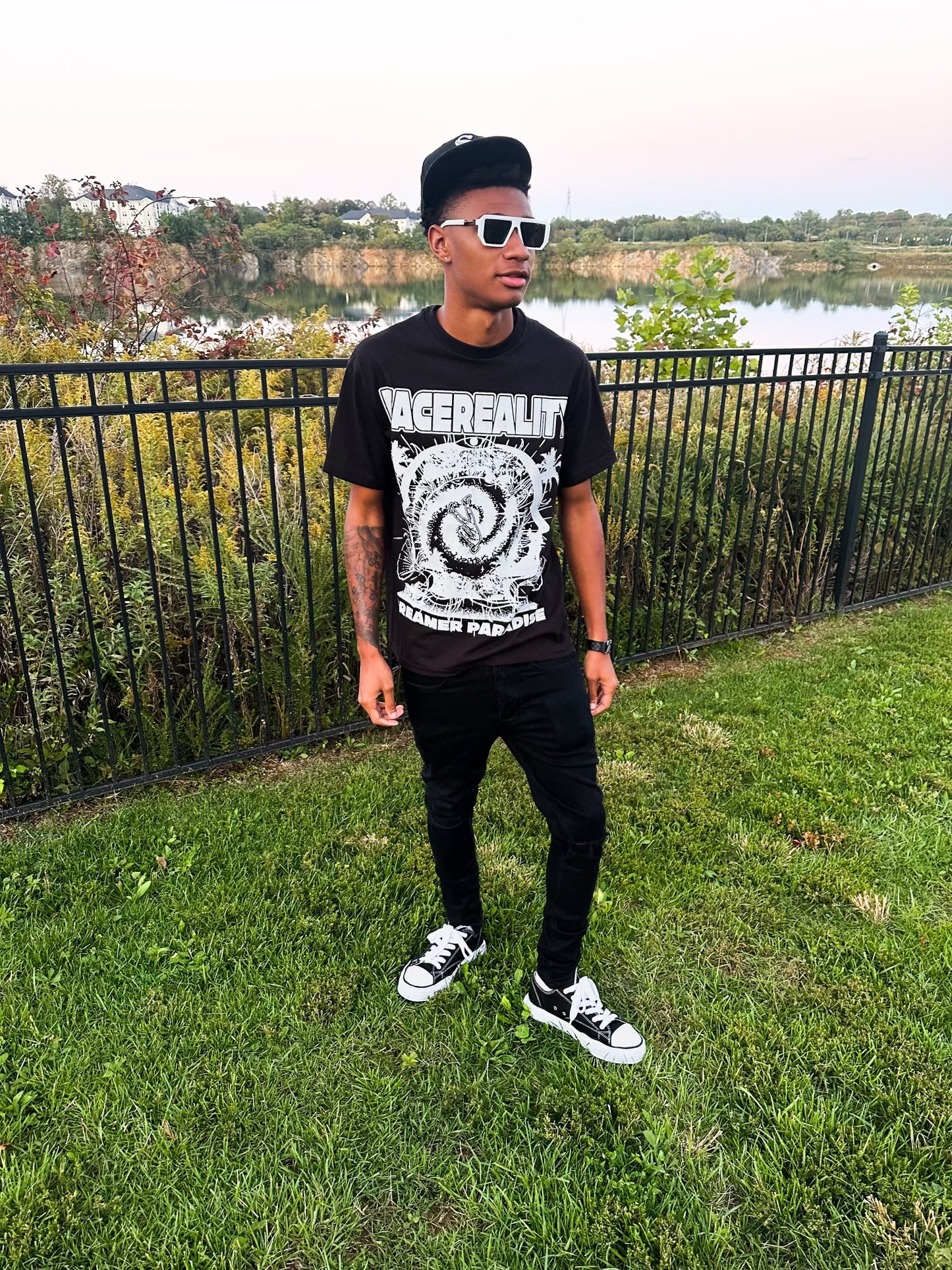 DREAMERS PARADISE BLACK TEE